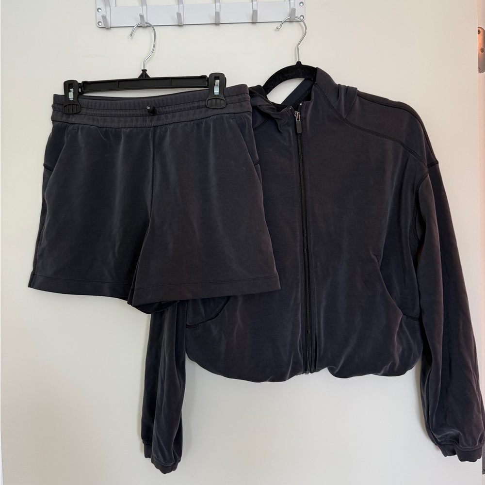 Lululemon Softstreme High Rise Shorts and zip jacket - blue - Picture 5 of 6